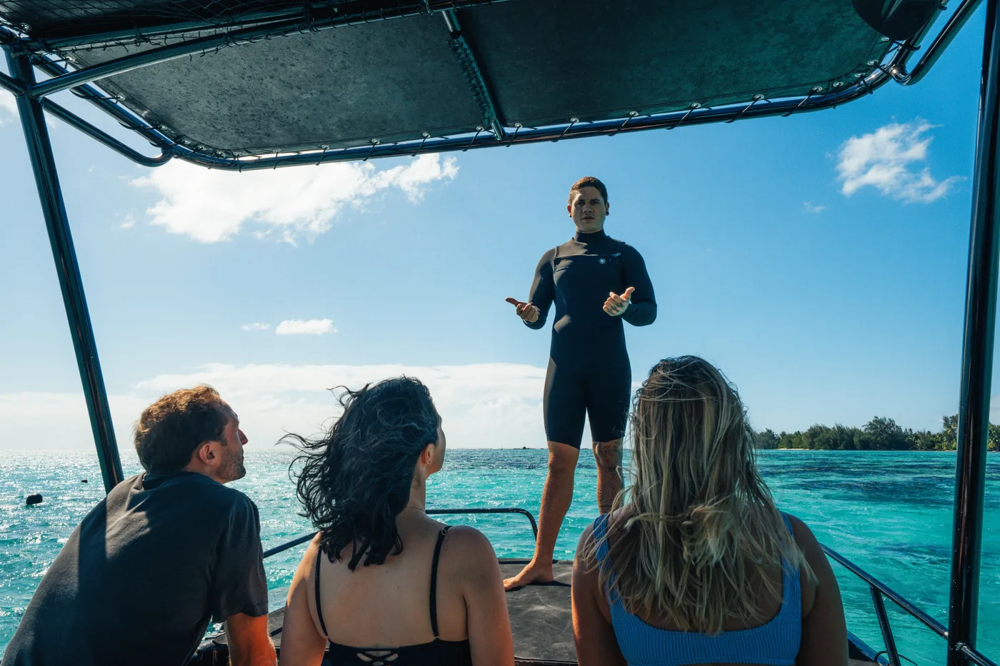 A Gardener briefing visitors on the boat before the snorkel